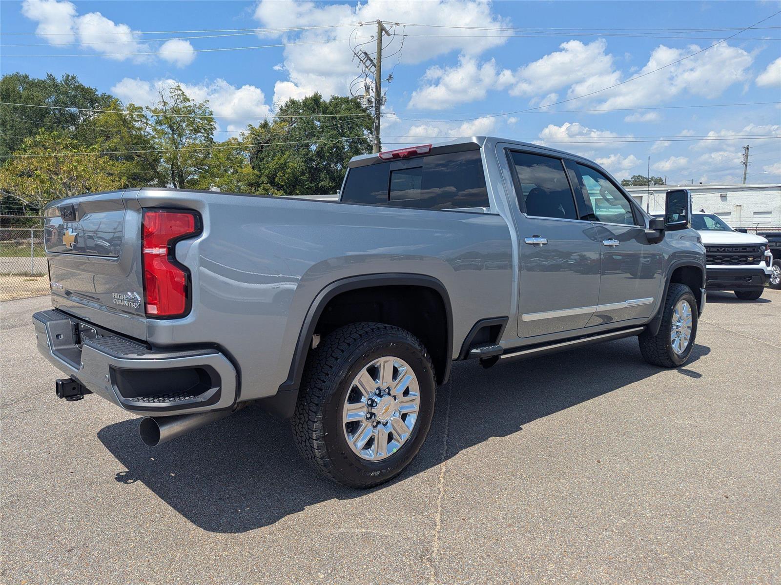 2025 Chevrolet Silverado 2500HD High Country photo 3