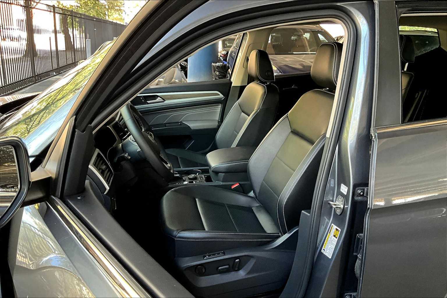 2023 Volkswagen Atlas V6 SEL photo 4