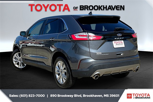2024 Ford Edge Titanium photo 2