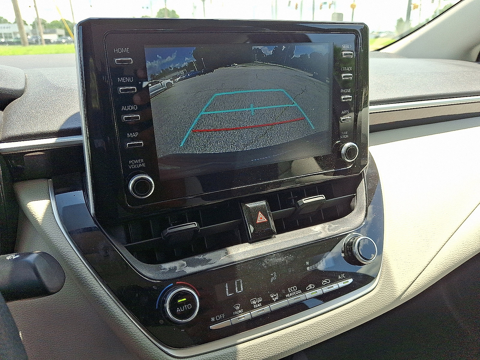2020 Toyota Corolla LE photo 24