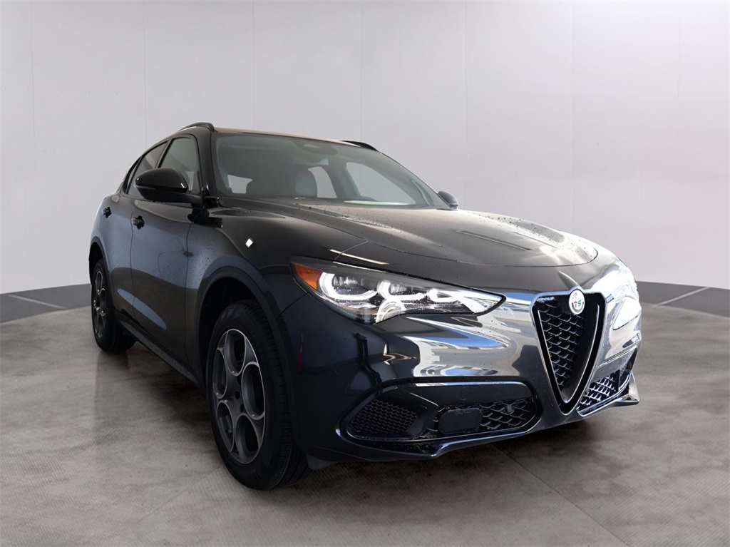 2025 Alfa Romeo Stelvio Sprint Base photo 3