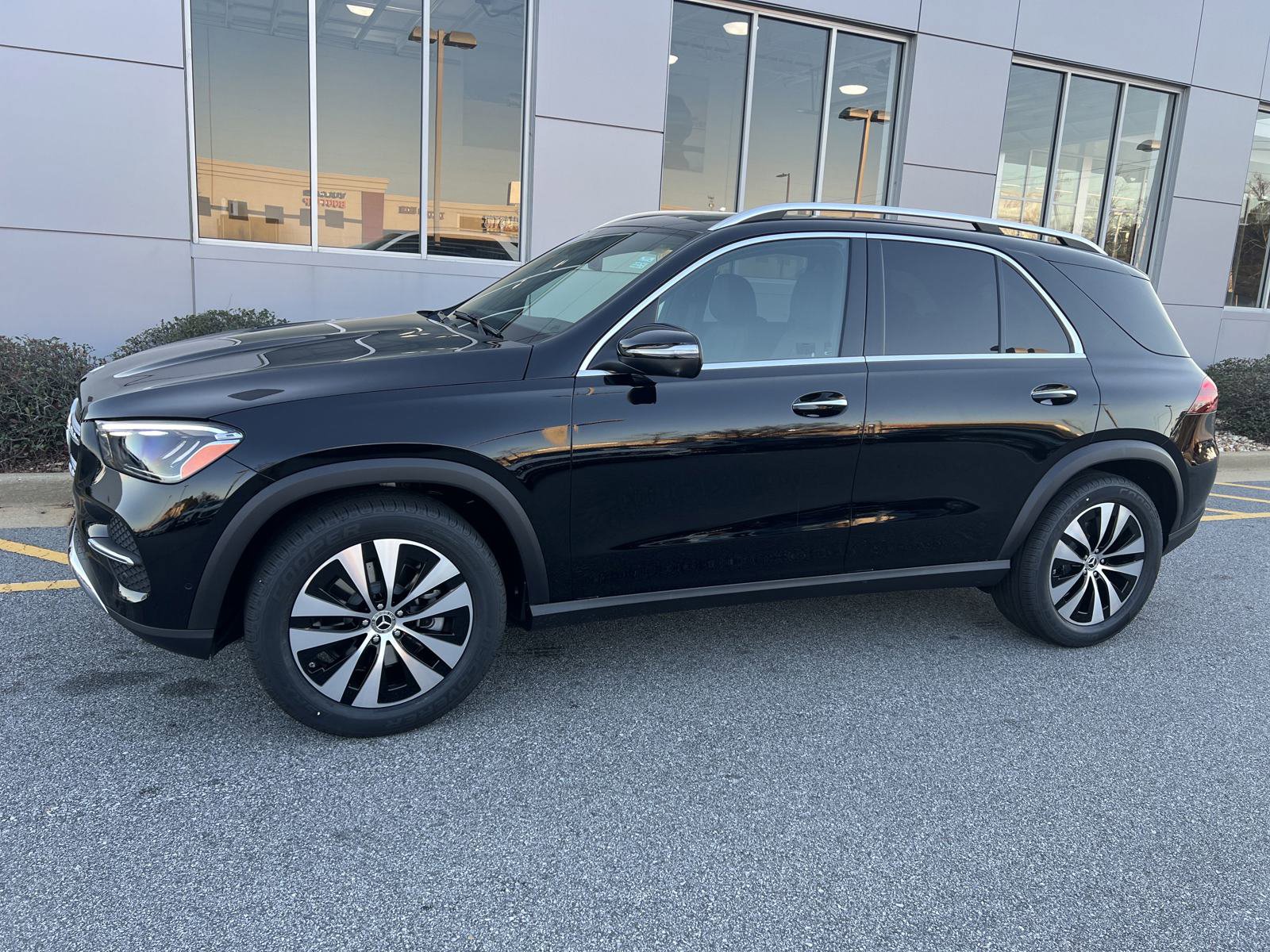 2025 Mercedes Benz GLE 350 4MATIC photo 2