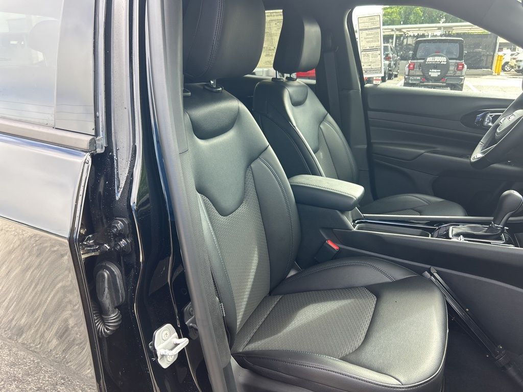 2025 Jeep Compass Latitude photo 18