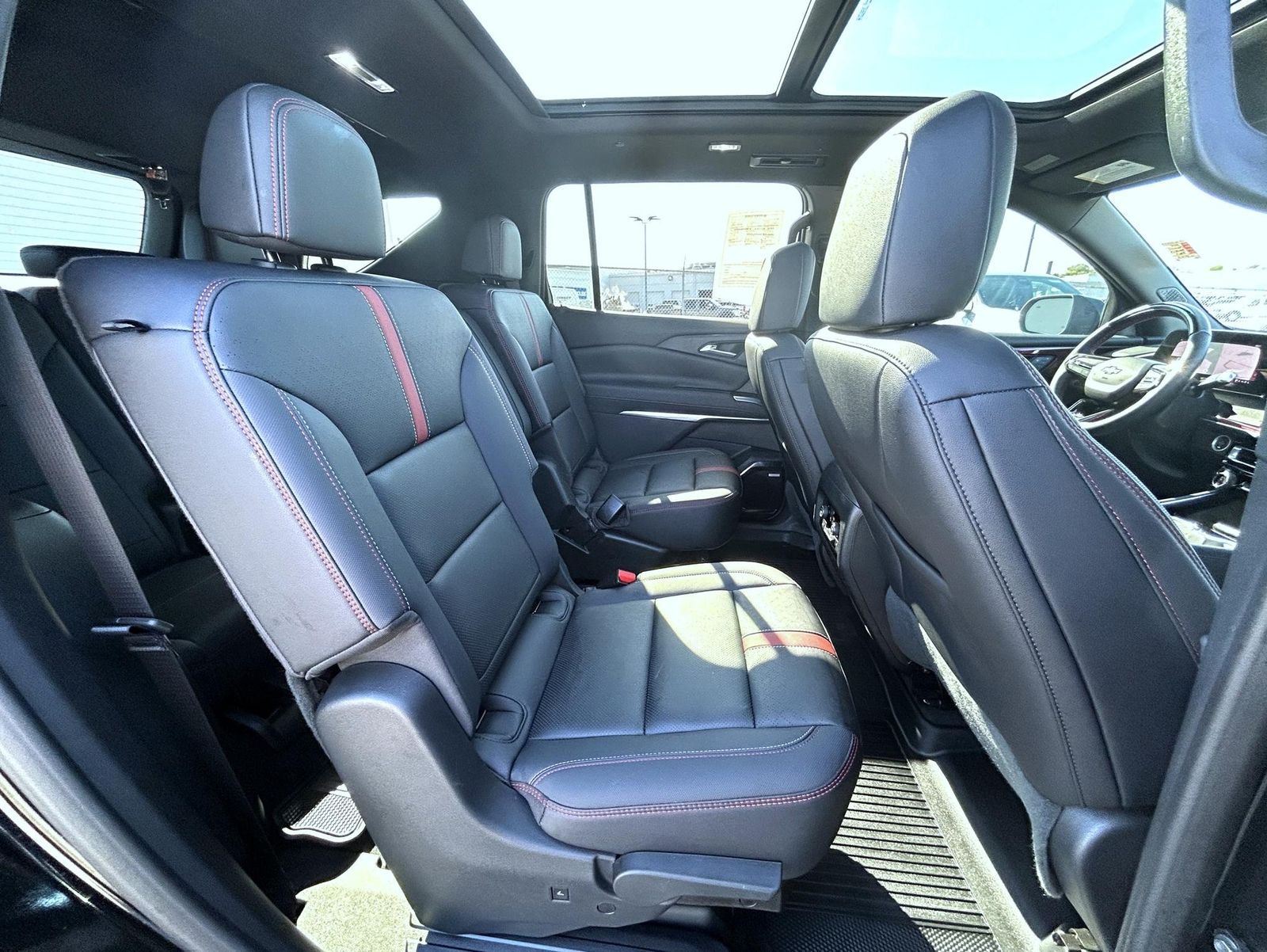 2025 Chevrolet Traverse RS photo 17