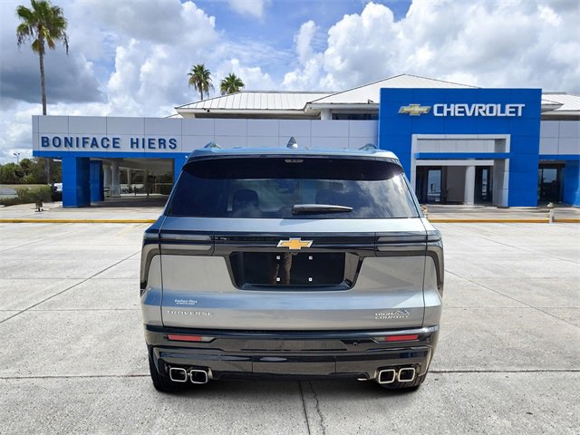 2026 Chevrolet Traverse High Country photo 2