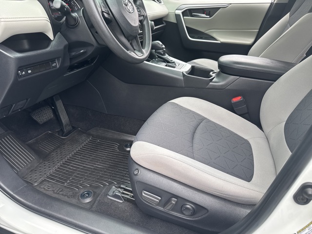 2022 Toyota RAV4 XLE photo 22