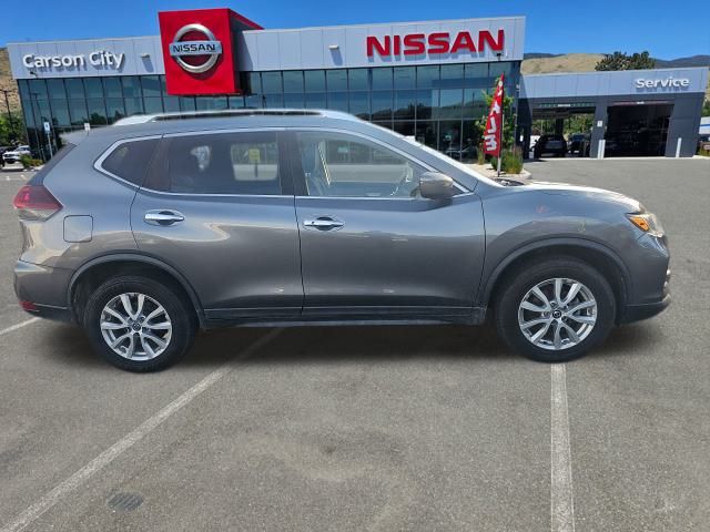 2020 Nissan Rogue SV's photo