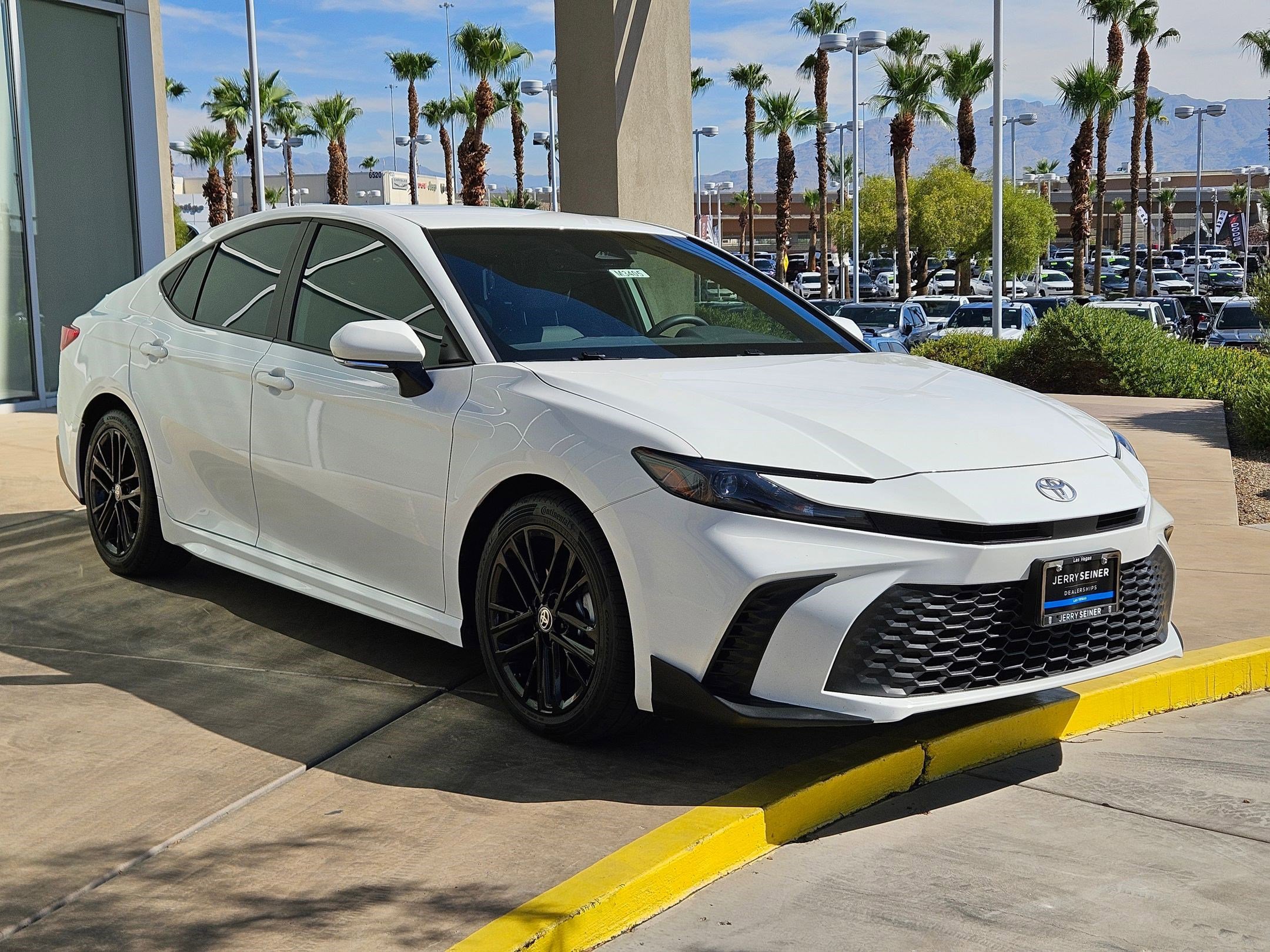 2025 Toyota Camry SE photo 7