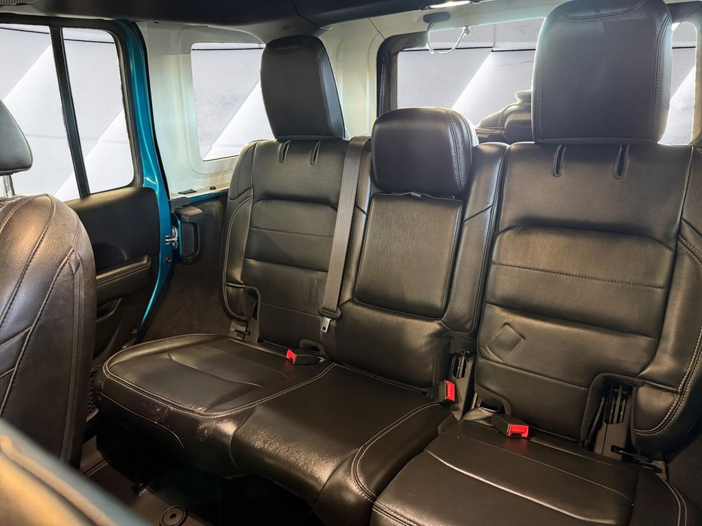 2019 Jeep Wrangler Unlimited Sahara photo 14