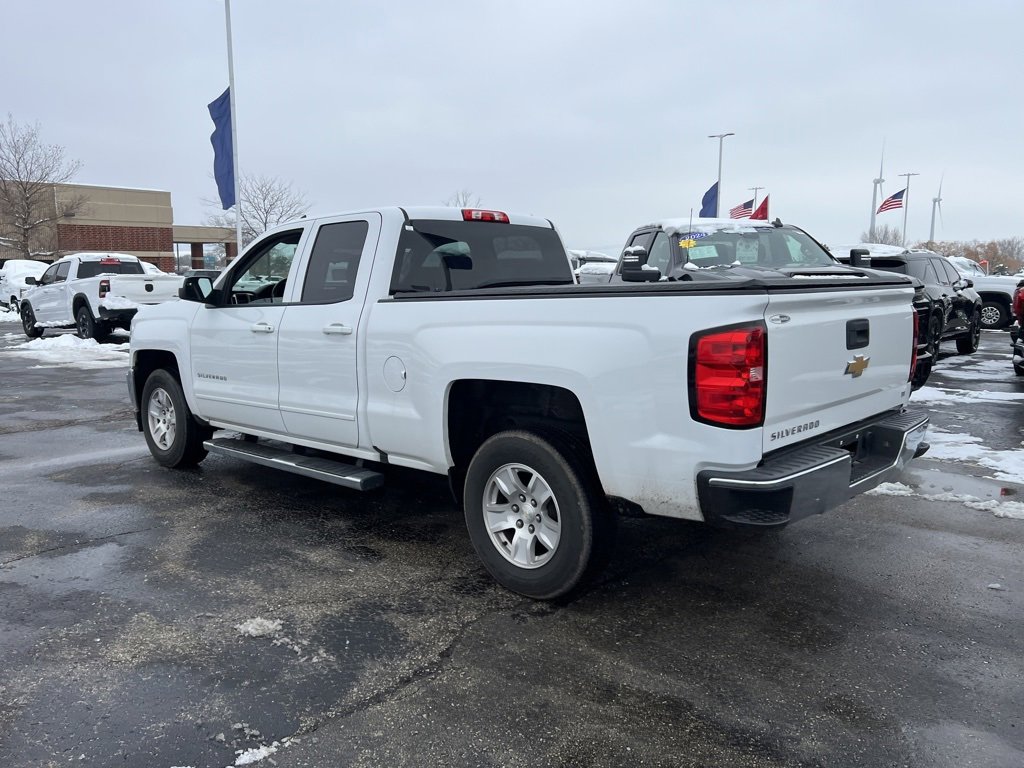 2018 Chevrolet Silverado 1500 LT photo 3