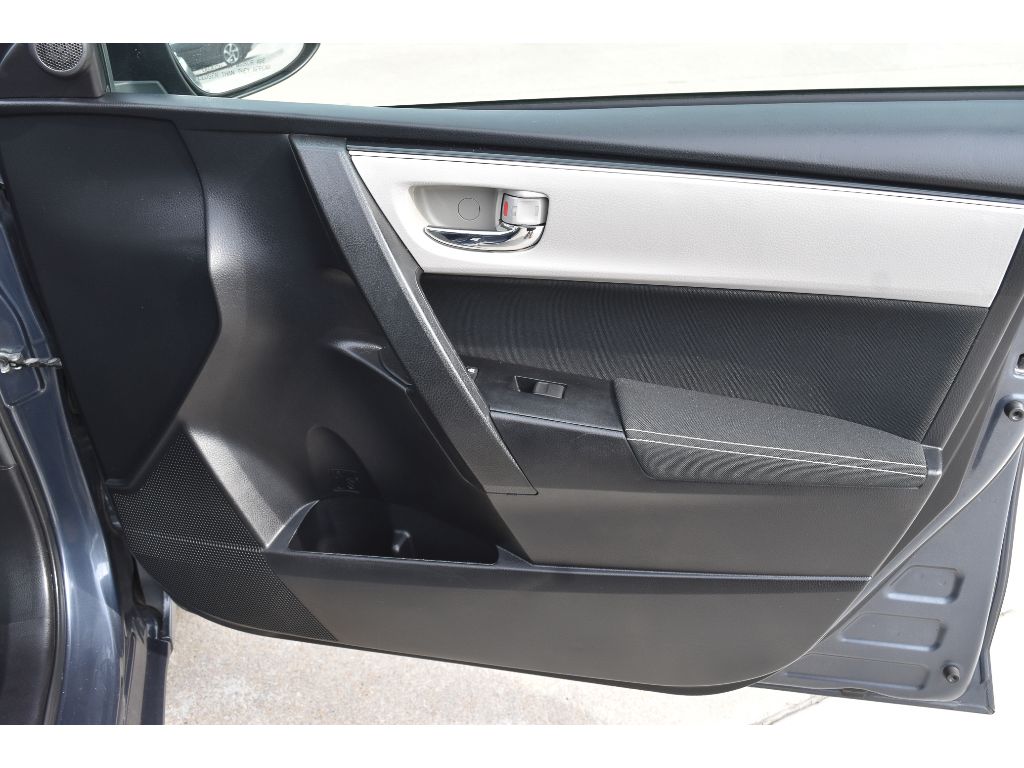2019 Toyota Corolla LE photo 24