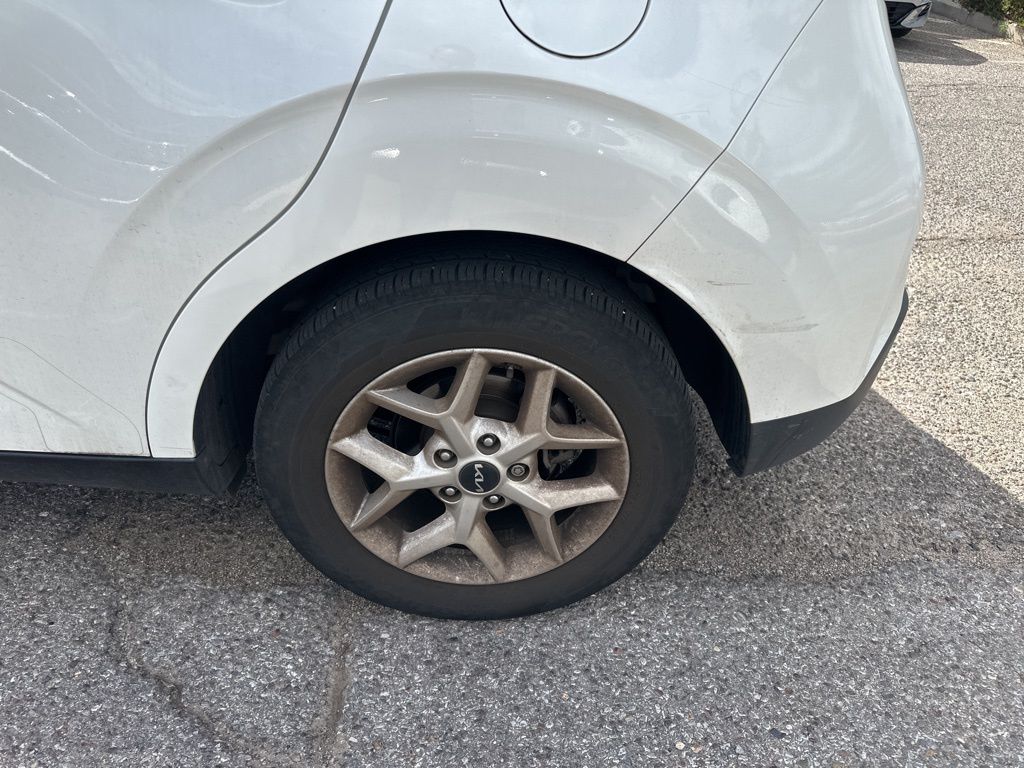 2023 Kia Soul LX photo 3