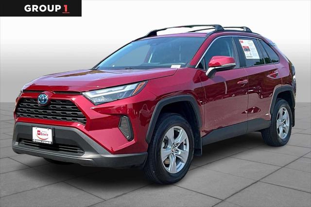 2024 Toyota RAV4 XLE's photo