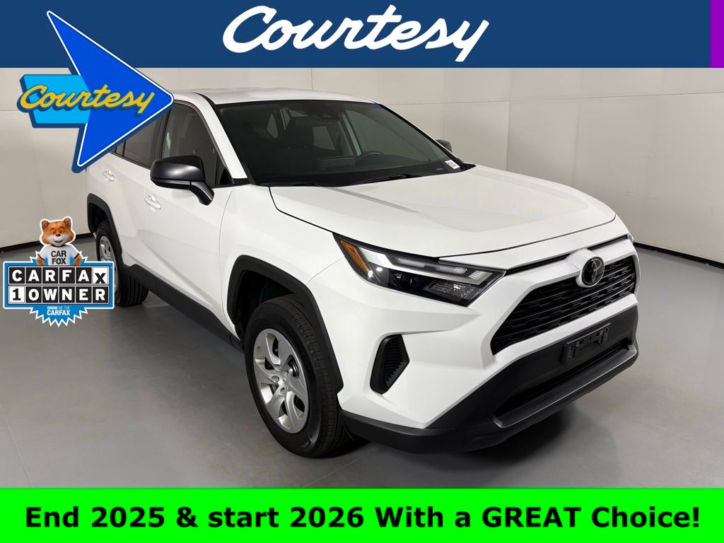 2024 Toyota RAV4 LE's photo