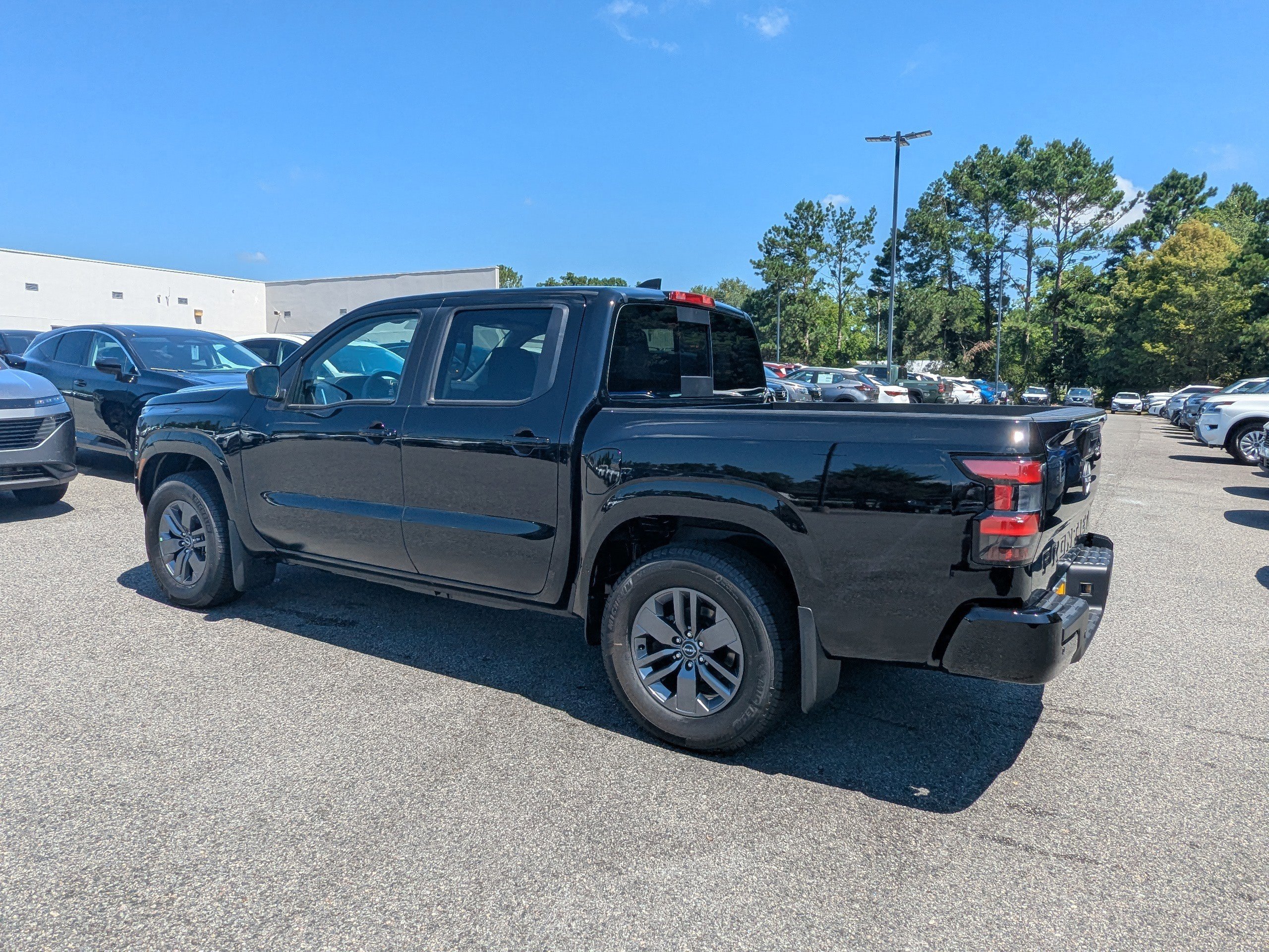 2025 Nissan Frontier Crew Cab SV photo 6