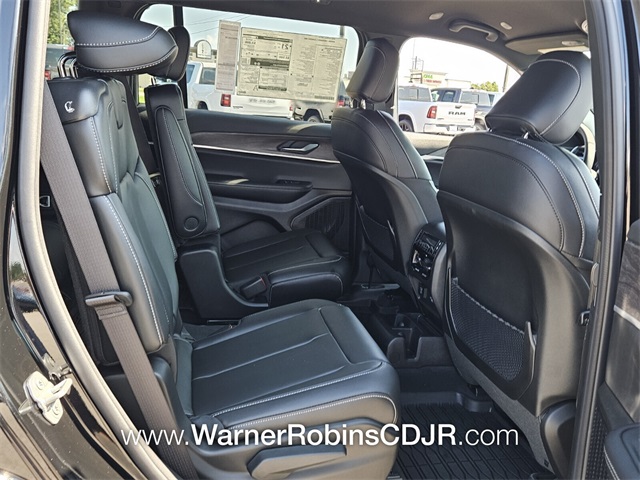 2025 Jeep Grand Cherokee Limited photo 17