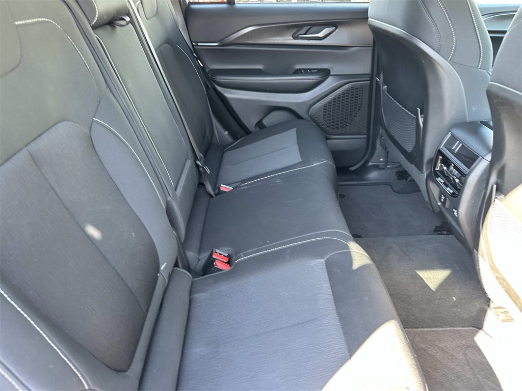 2025 Jeep Grand Cherokee Laredo photo 15