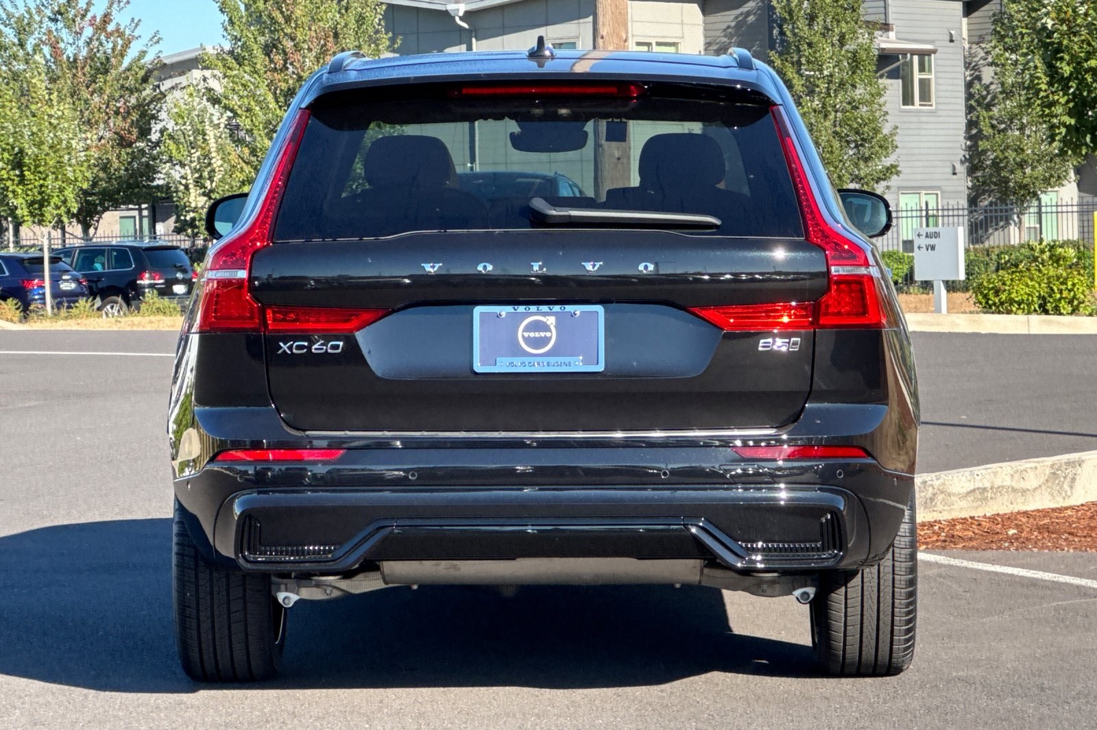 2025 Volvo XC60 photo 3