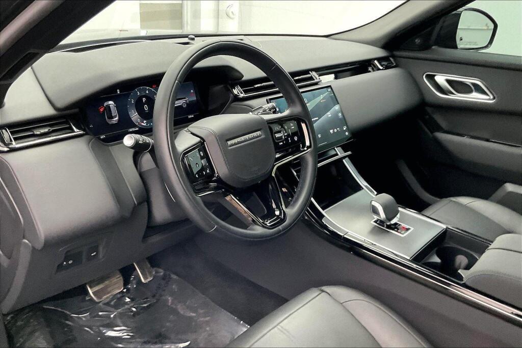 2025 Land Rover Range Rover Velar SE photo 3
