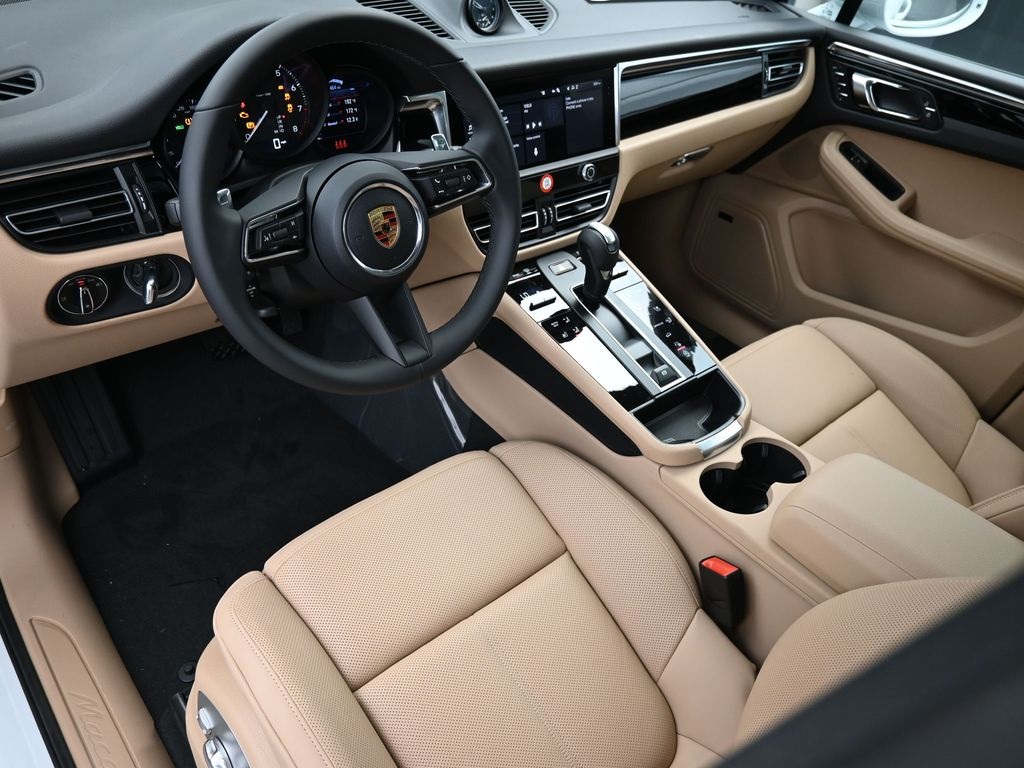 2026 Porsche Macan T photo 4
