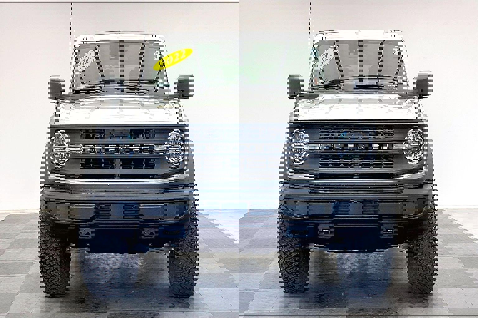 2022 Ford Bronco Base photo 2