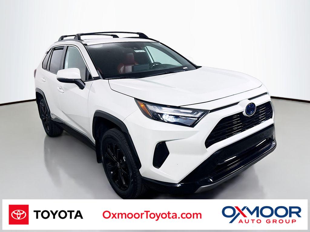 2022 Toyota RAV4 SE's photo