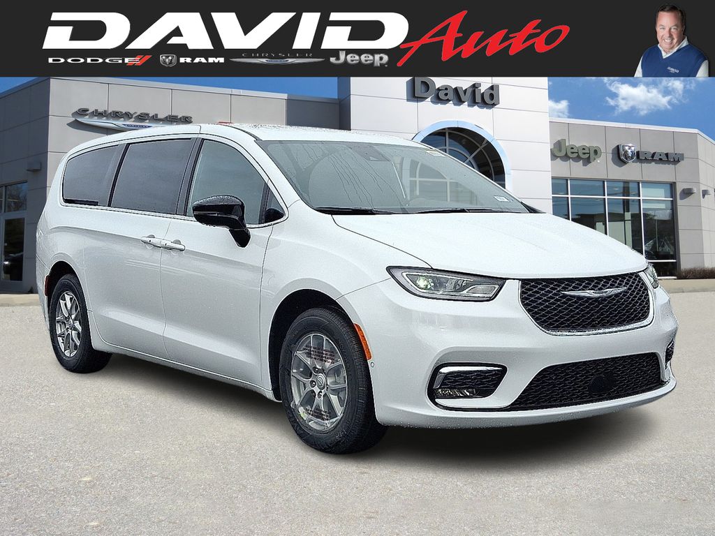 2026 Chrysler Pacifica Select's photo