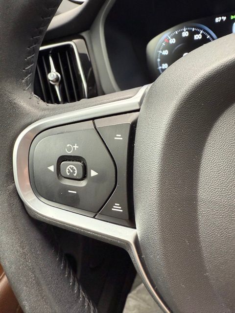 2021 Volvo XC60 T5 Momentum photo 38