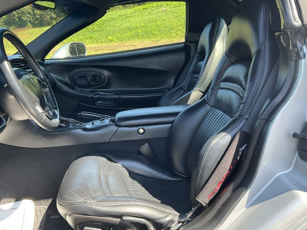 2004 Chevrolet Corvette Base photo 12