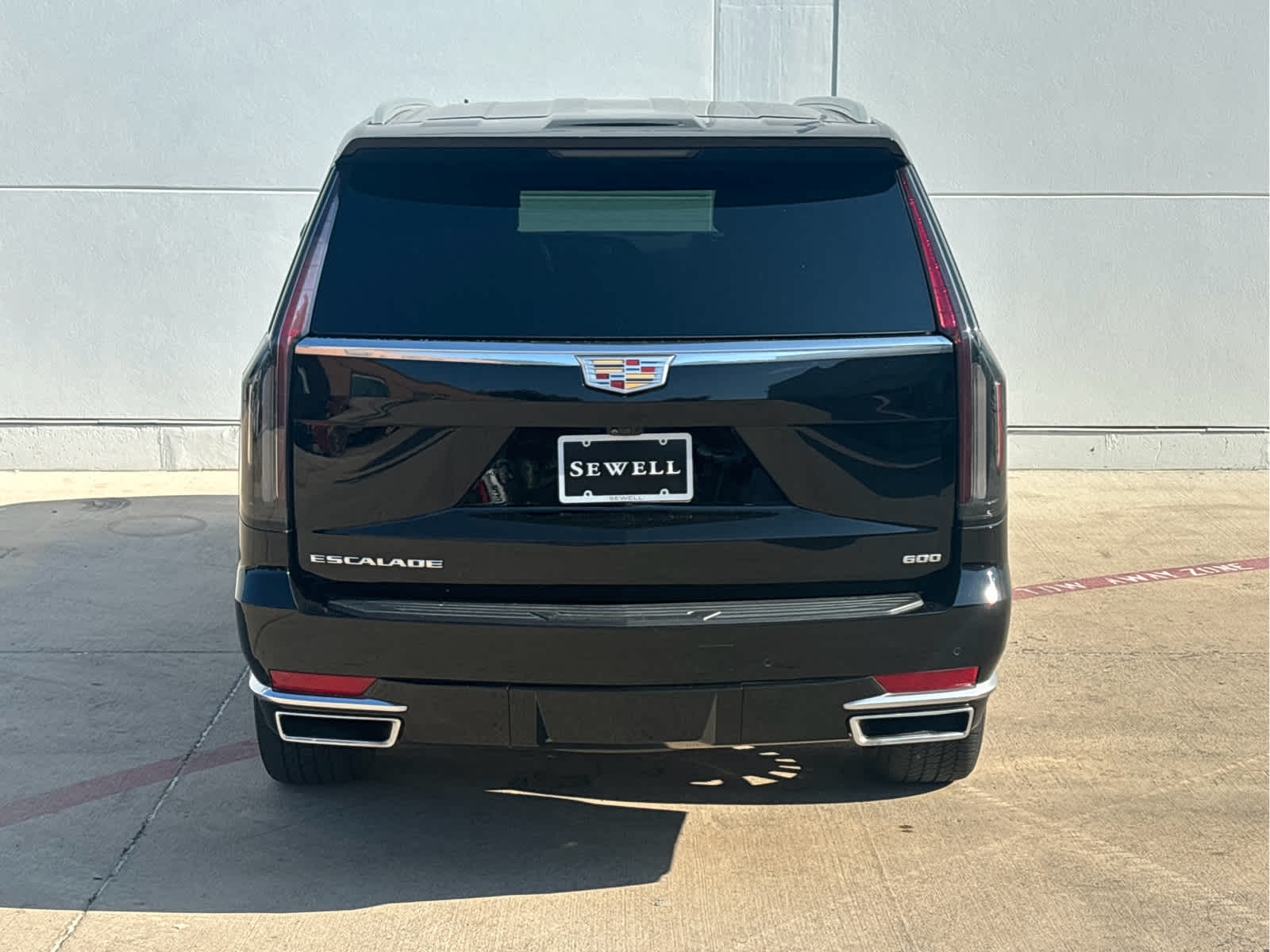 2023 Cadillac Escalade Premium Luxury photo 4