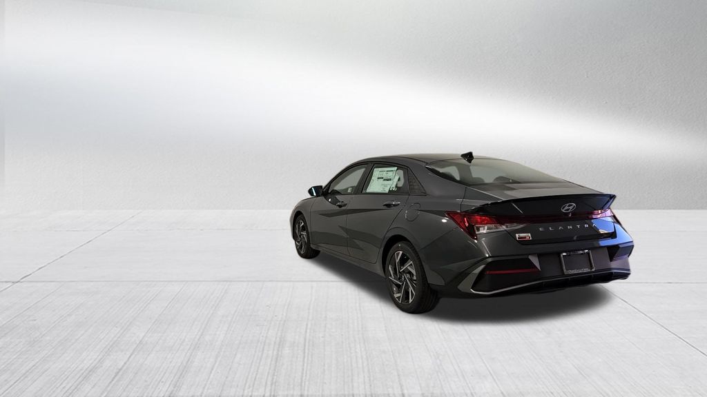 2025 Hyundai Elantra SEL Sport photo 3