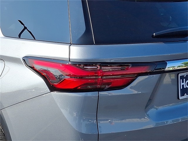 2023 Chevrolet Traverse LS photo 11