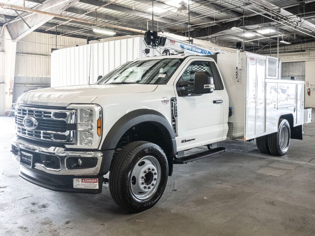 2024 Ford F-600 photo 2