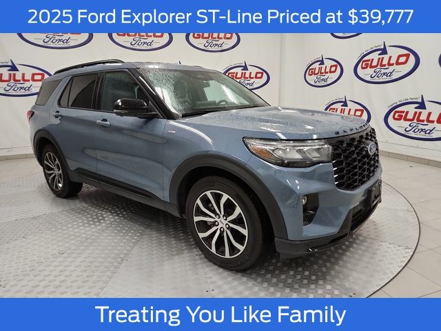 2025 Ford Explorer ST Line's photo
