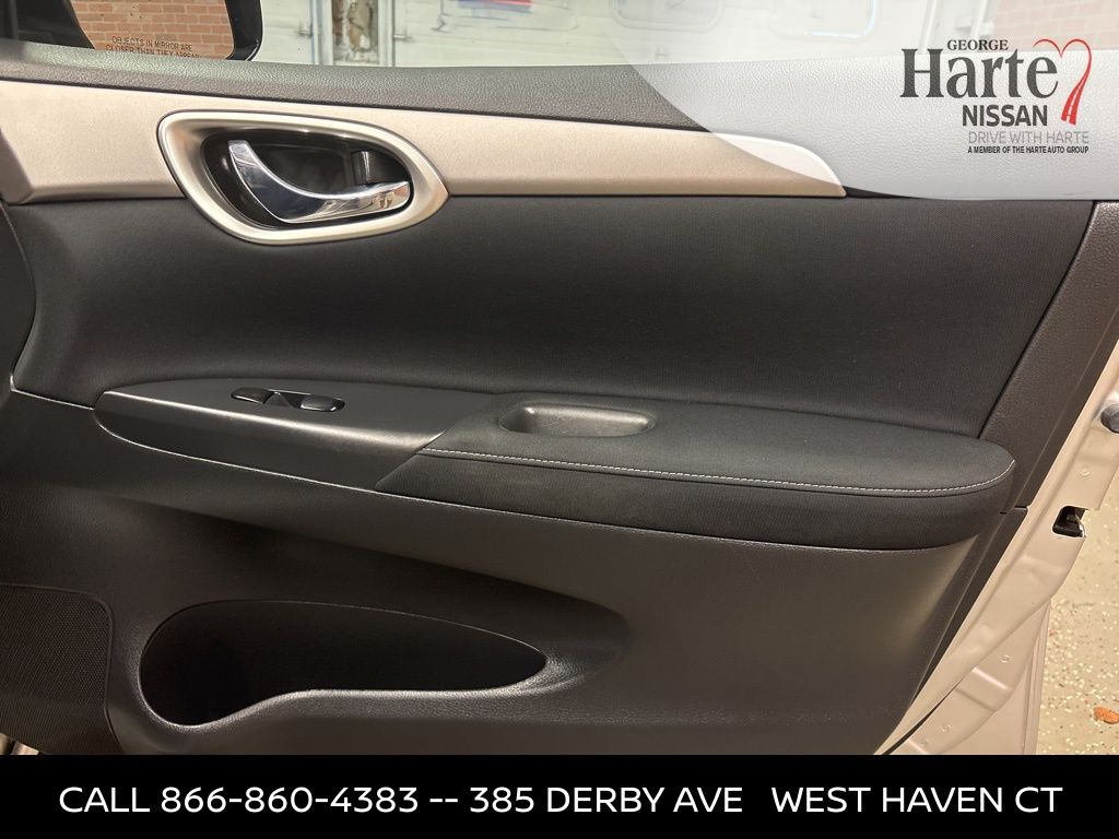 2015 Nissan Sentra SV photo 28