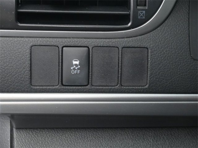2014 Toyota Camry L photo 18