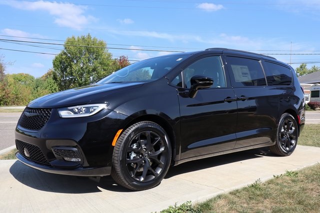 2026 Chrysler Pacifica Limited S Appearance photo 4