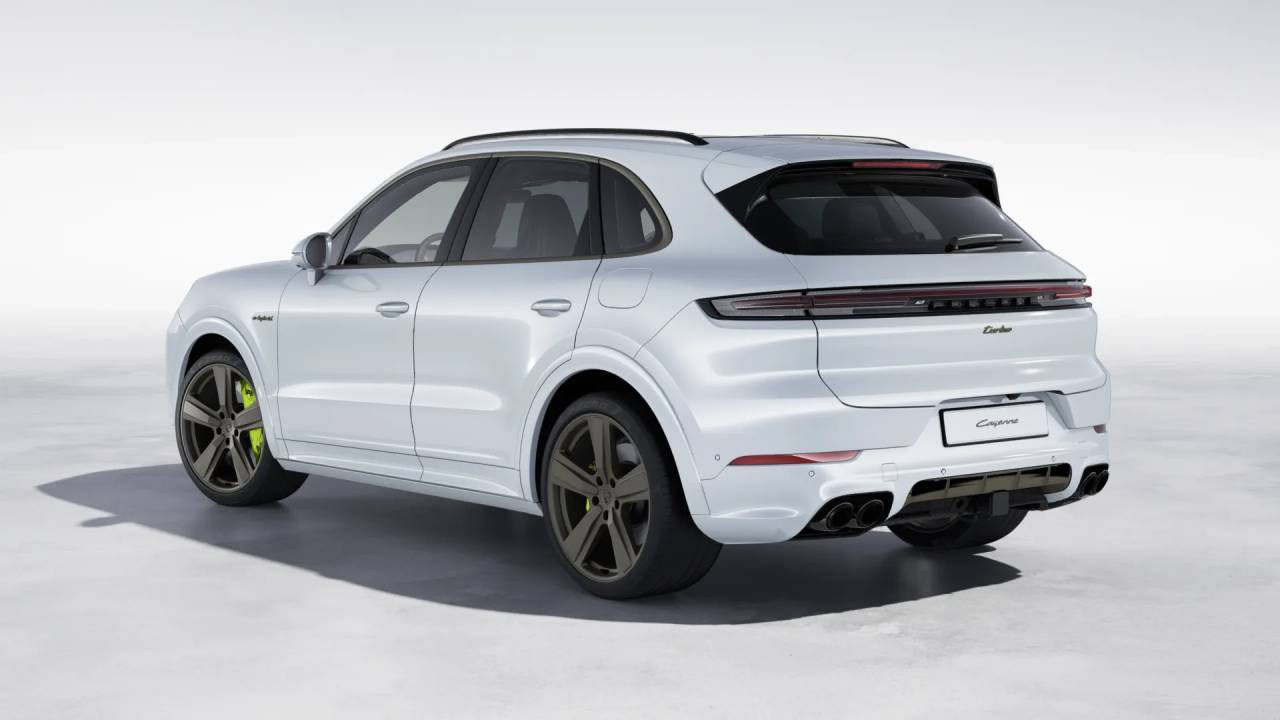 2025 Porsche Cayenne Turbo E-Hybrid photo 3