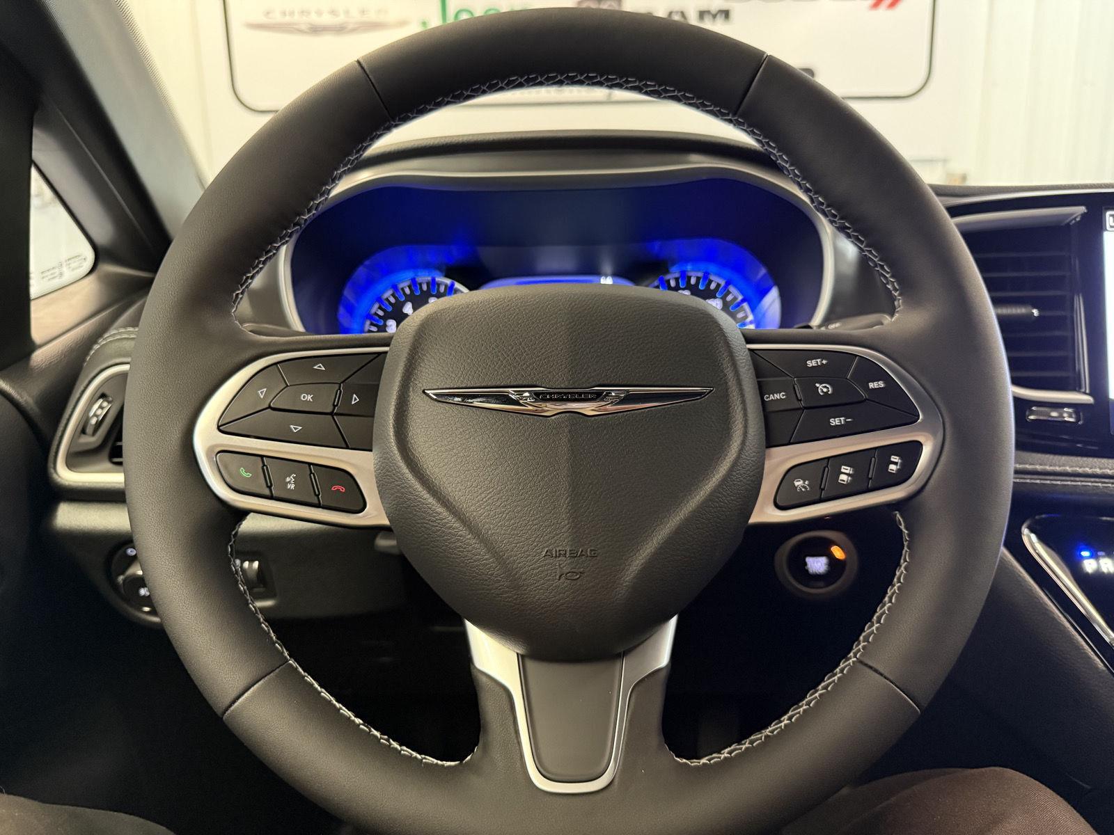 2026 Chrysler Pacifica photo 26