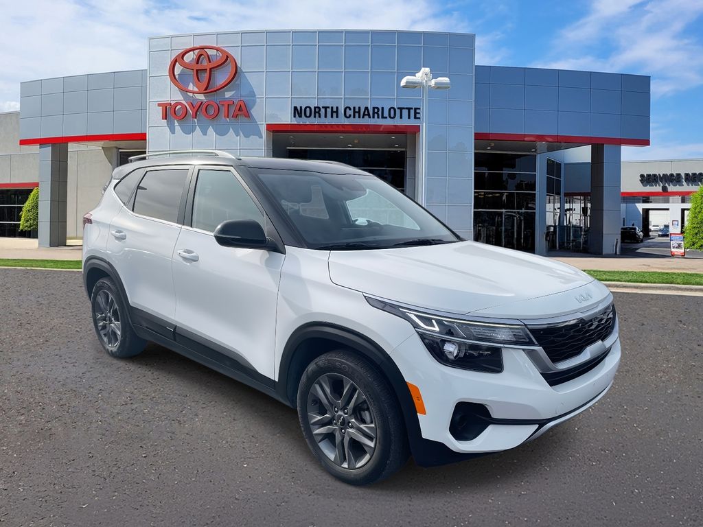 2023 Kia Seltos S's photo