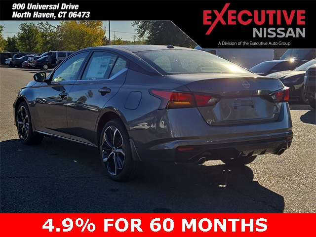 2025 Nissan Altima SR photo 2