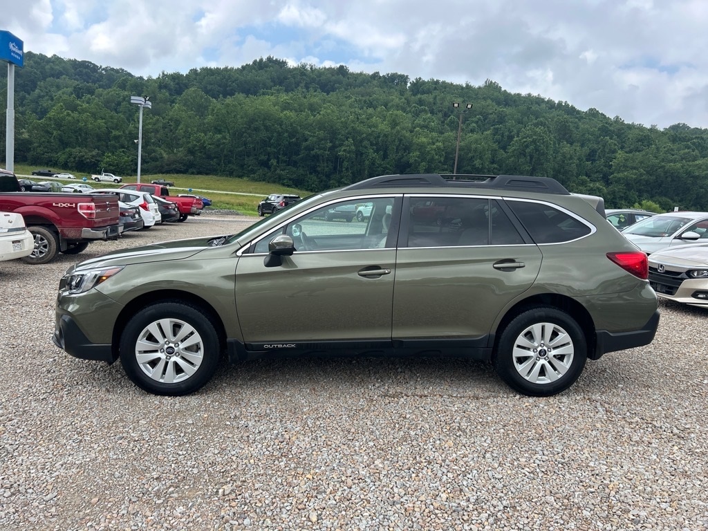 2018 Subaru Outback 2.5i Premium photo 4
