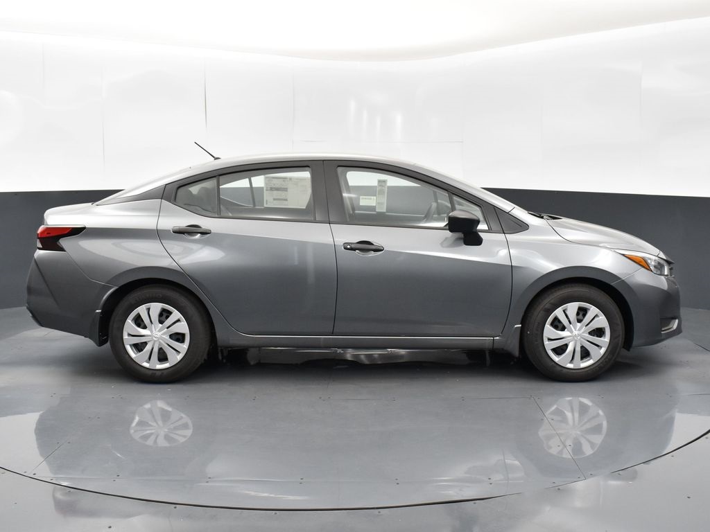 2025 Nissan Versa 1.6 S photo 8