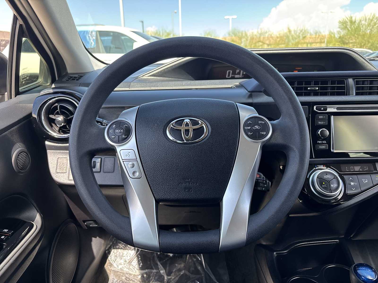 2015 Toyota Prius Four photo 18