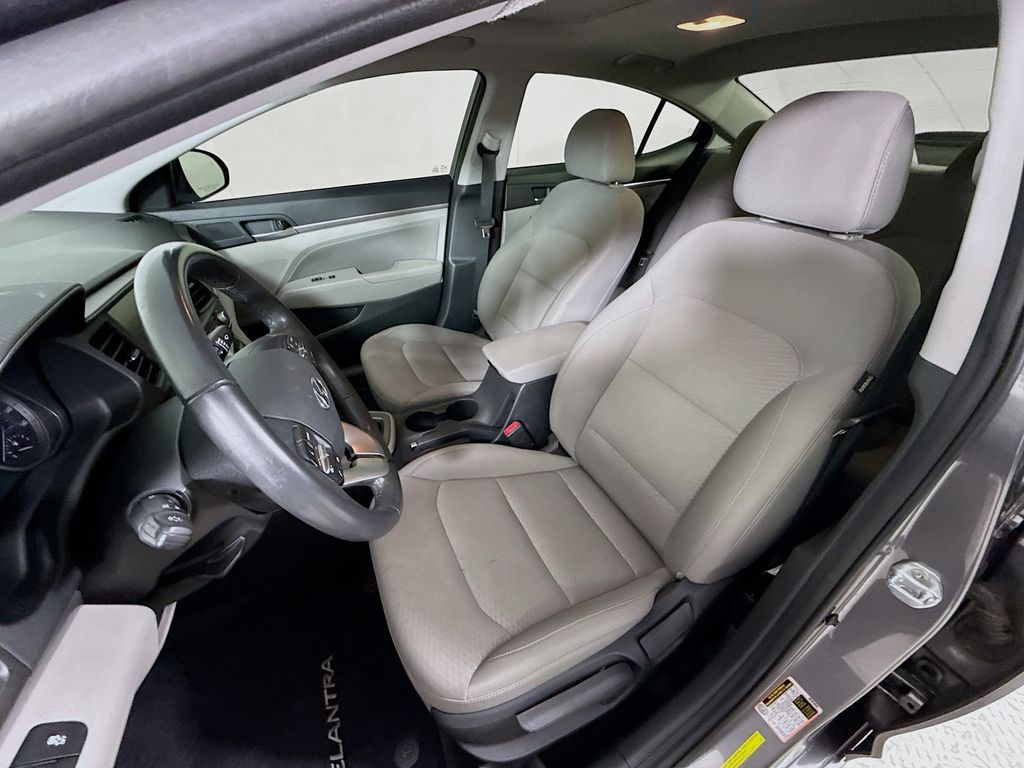 2020 Hyundai Elantra Value Edition photo 2