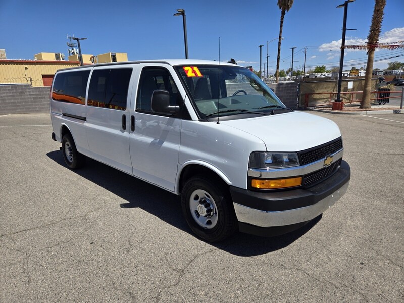 2021 Chevrolet Express LT photo 3