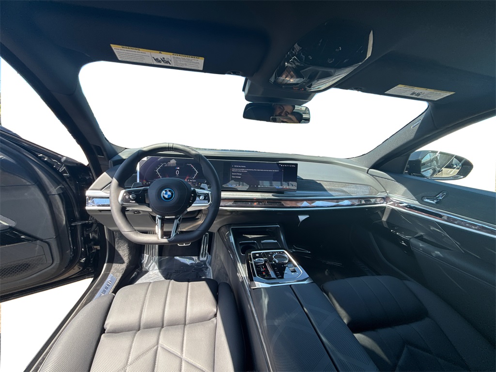 2026 Bmw 750e photo 14