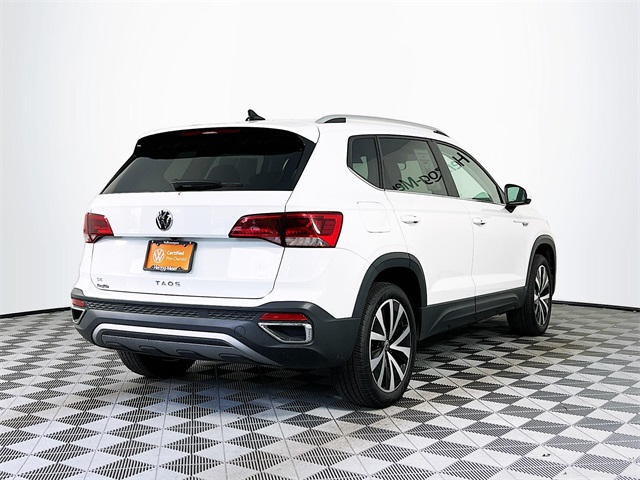 2023 Volkswagen Taos SE photo 3