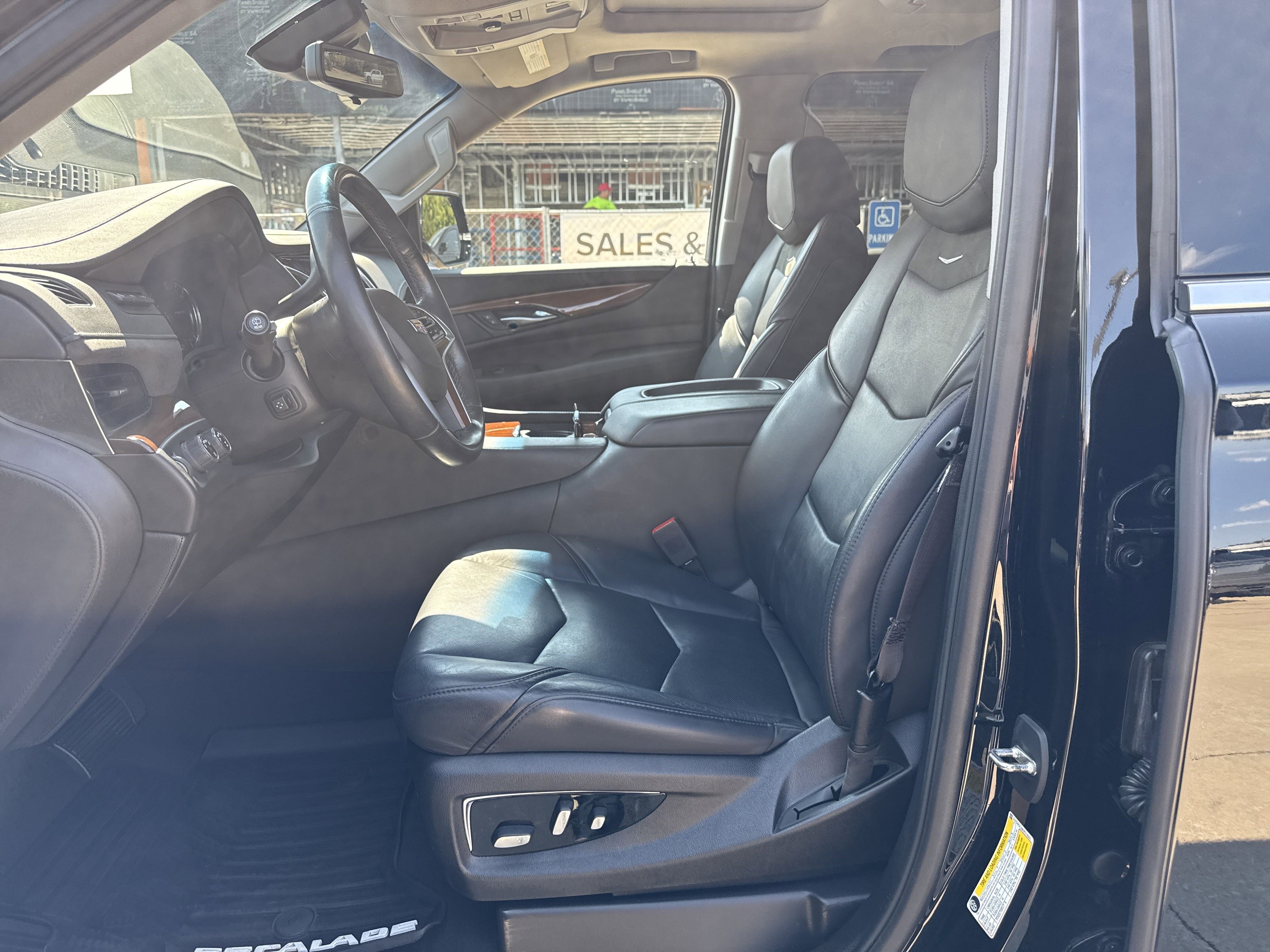 2019 Cadillac Escalade Premium Luxury photo 9