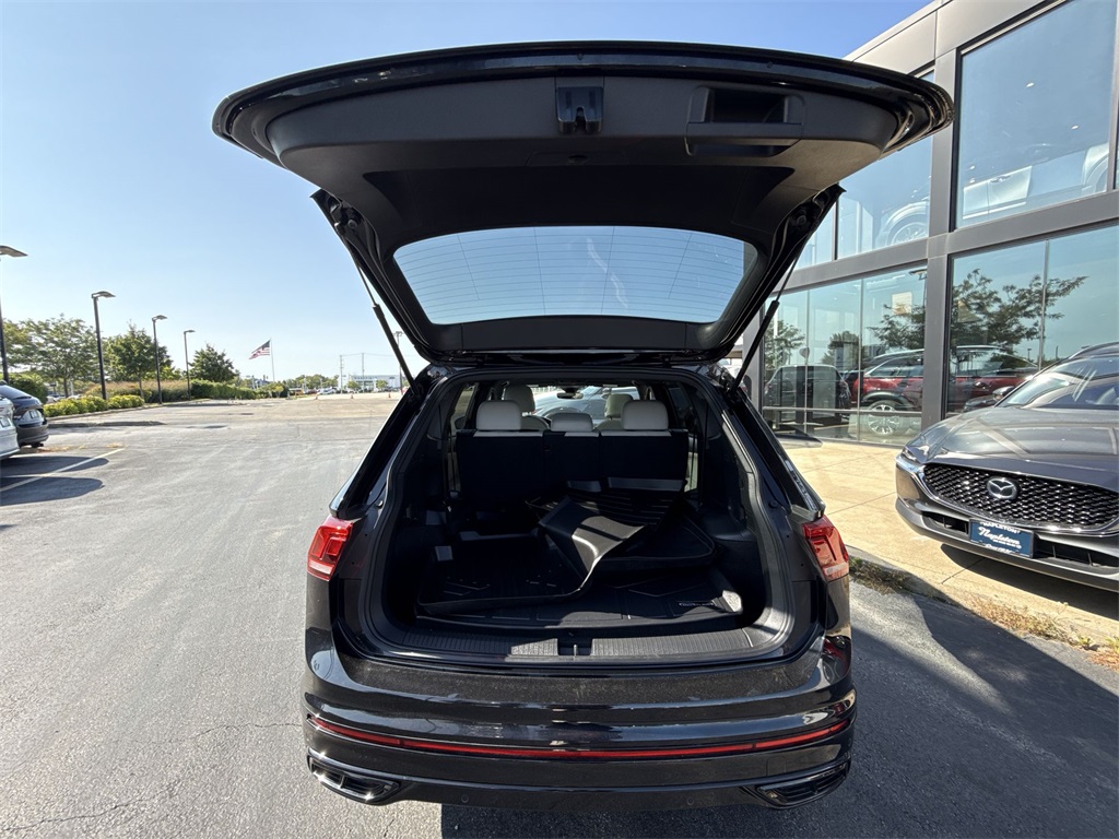 2023 Volkswagen Tiguan SE R-Line Black photo 24